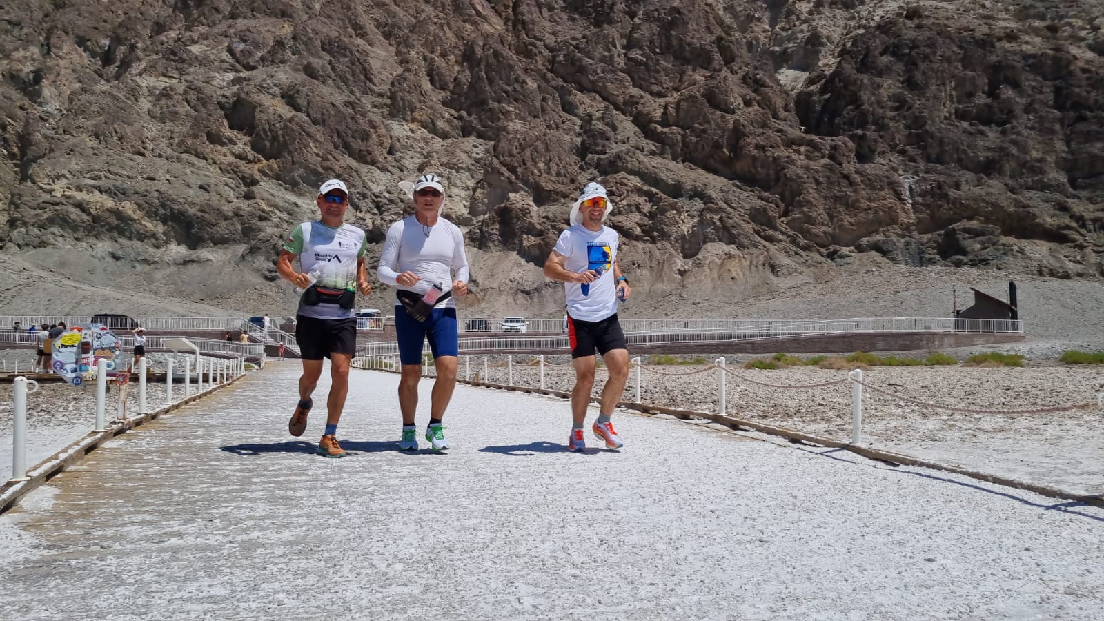 Traja bežci v Death Valley – širší záber